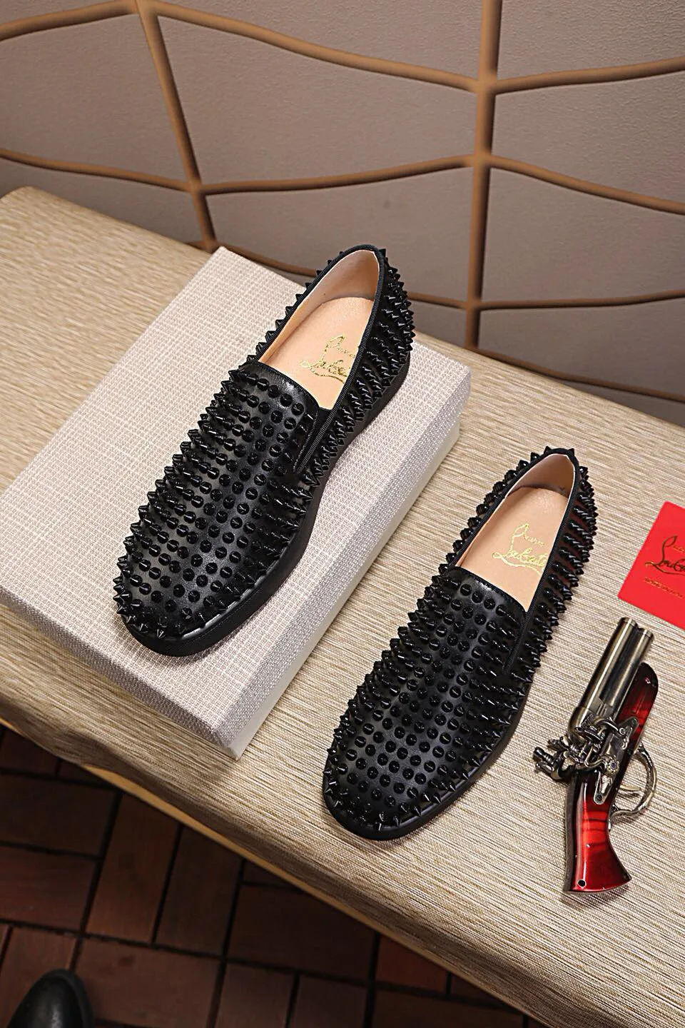 Men's shoes💰: 460💰christian louboutin (CL red sole shoes) counter nail series, high-top casual sneakers for couples📢 📢 📢 Exclusive hot style release🎈🎈💪Movable latex feet👻Finished outsole line [Proud]😝Female 35-40#Male 38#-46, global supply😝 [Top version]: Original imported cowhide upper, top original leather lining, original molded TPU outsole, original 1:1 detail processing, original shoe last.